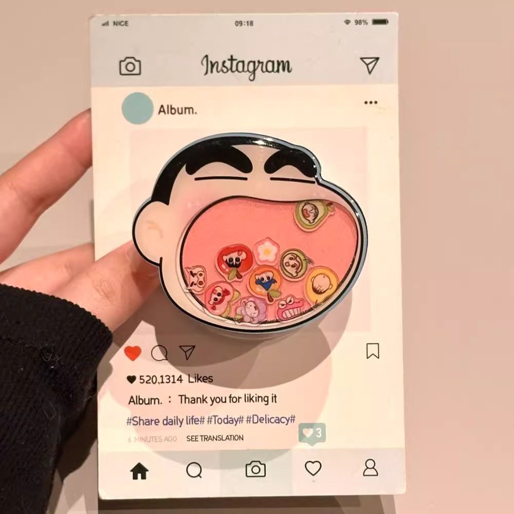 Electronic Gadgets - クレヨンしんちゃん携帯電話スタンド - 伸縮式、粘着式、怠惰なデスクガジェット、長時間視聴に最適、回転可能